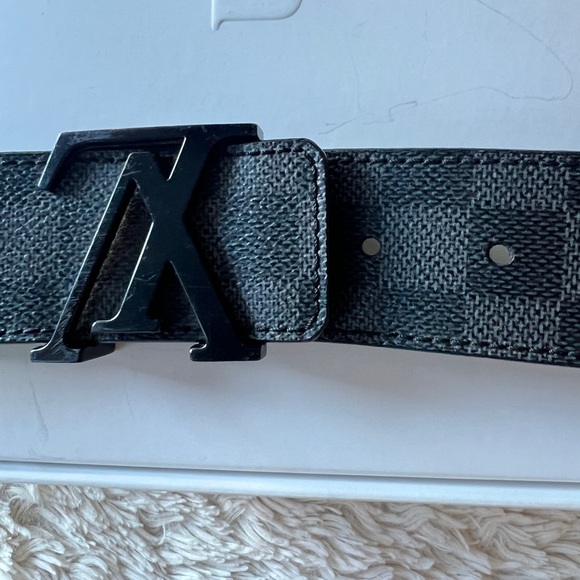 LOUIS VUITTON Damier Graphite 40mm LV initial buckle men’s belt, size 40 - Picture 6 of 9